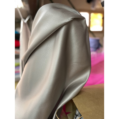 בד סאטן למפות אפור כסוף - רוחב 3 מ׳ 